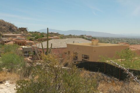 North Tucson housing right up to wilderness boundary